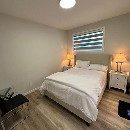 2 Bedroom 2 Washrooms Brand New Beautiful & Cozy Suite YYC Kültér fotó