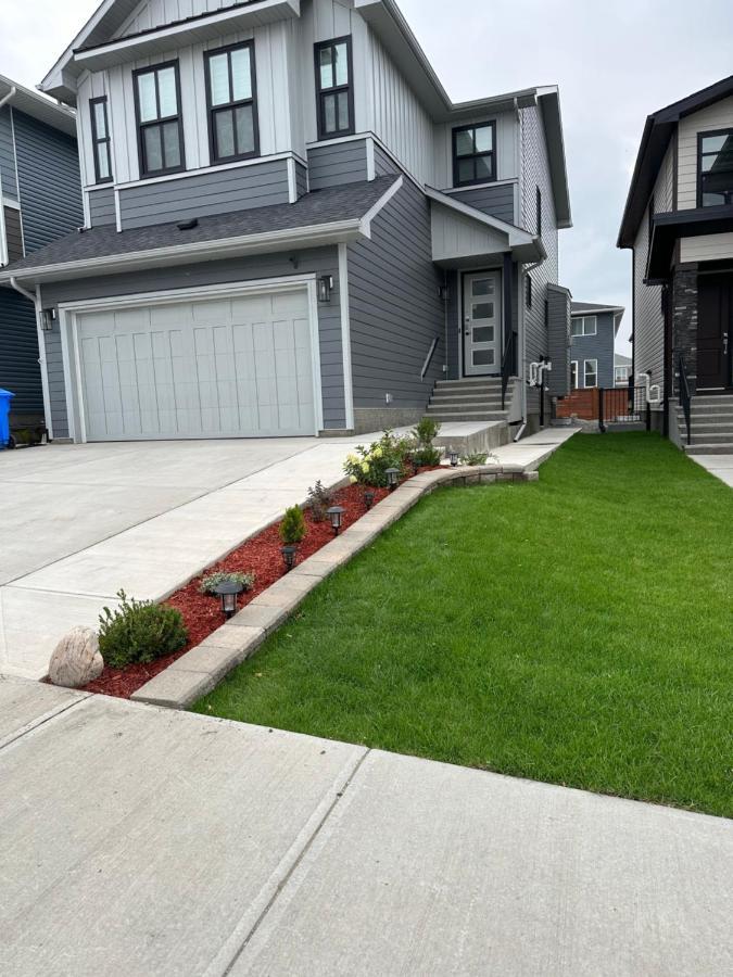 2 Bedroom 2 Washrooms Brand New Beautiful & Cozy Suite YYC Kültér fotó