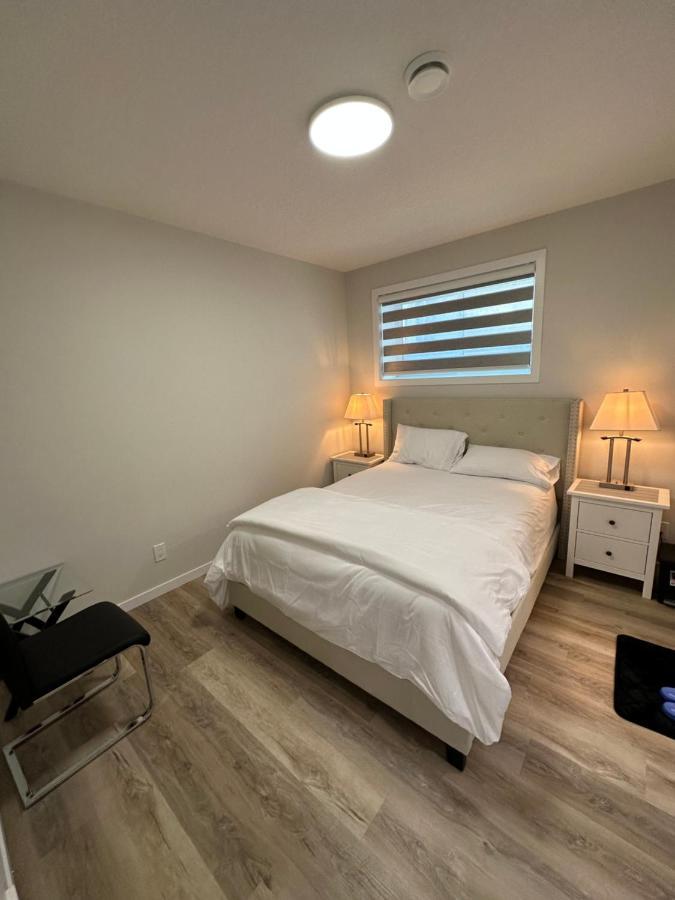 2 Bedroom 2 Washrooms Brand New Beautiful & Cozy Suite YYC Kültér fotó