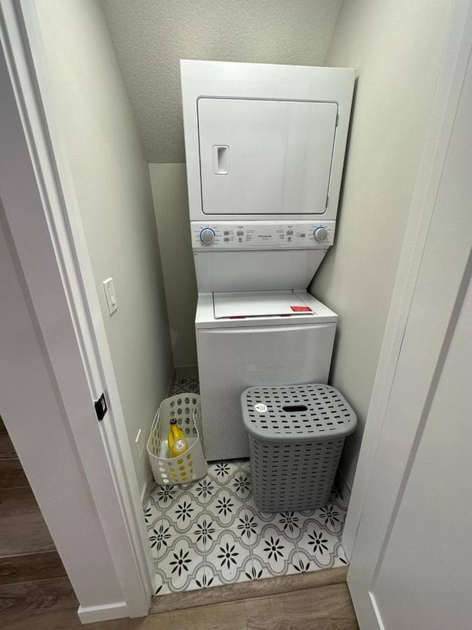 2 Bedroom 2 Washrooms Brand New Beautiful & Cozy Suite YYC Kültér fotó