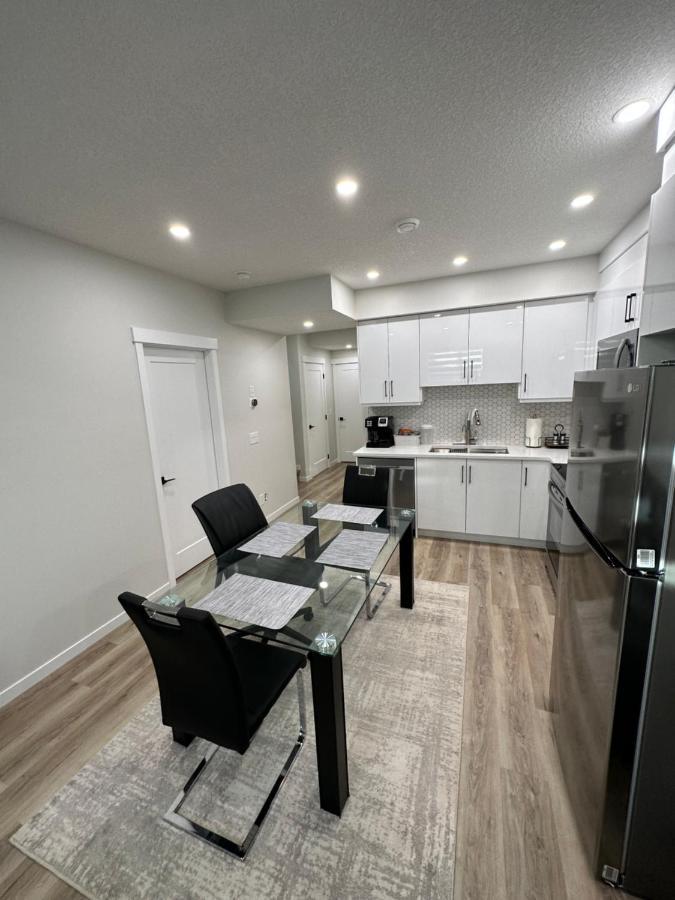 2 Bedroom 2 Washrooms Brand New Beautiful & Cozy Suite YYC Kültér fotó