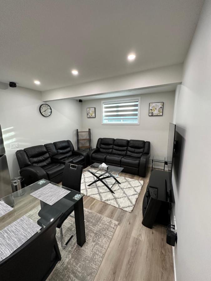 2 Bedroom 2 Washrooms Brand New Beautiful & Cozy Suite YYC Kültér fotó