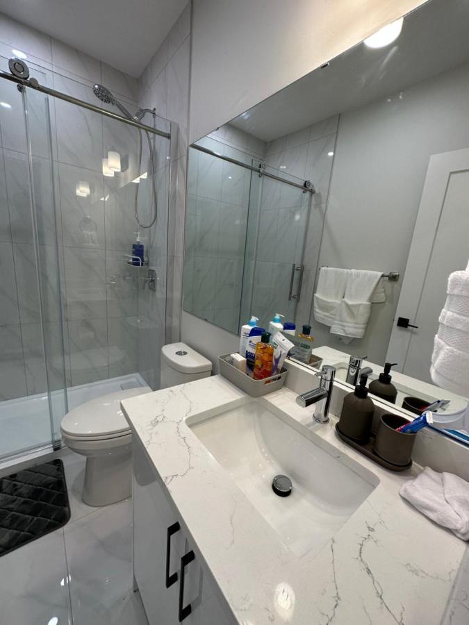 2 Bedroom 2 Washrooms Brand New Beautiful & Cozy Suite YYC Kültér fotó