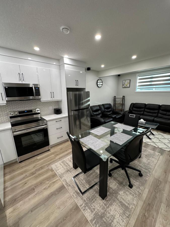 2 Bedroom 2 Washrooms Brand New Beautiful & Cozy Suite YYC Kültér fotó